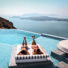 Meet me In Greece: Mykonos & Santorini Travel Diary.